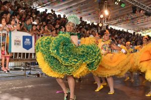 Campeonato Estadual reúne mais de 50 quadrilhas na Praça da Revolução, em Periperi